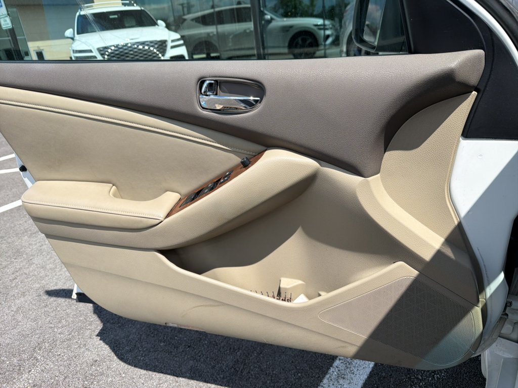 Used 2007 Winter Frost Nissan 3.5 SL image 5