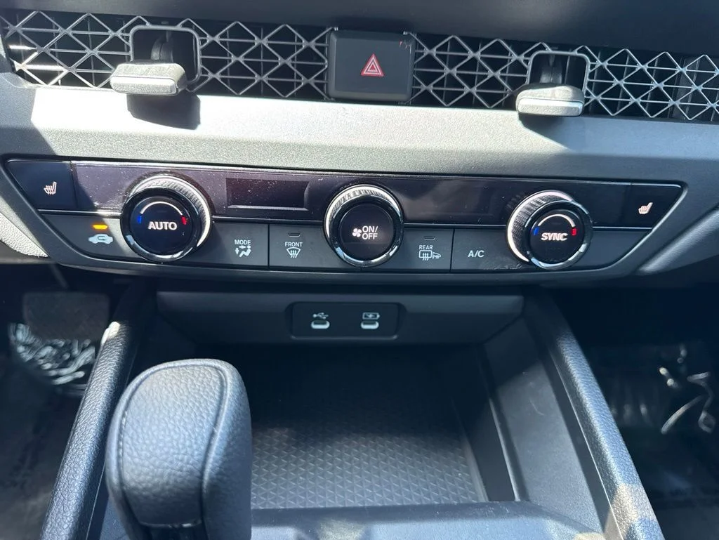 Used 2025 White Honda SE image 20