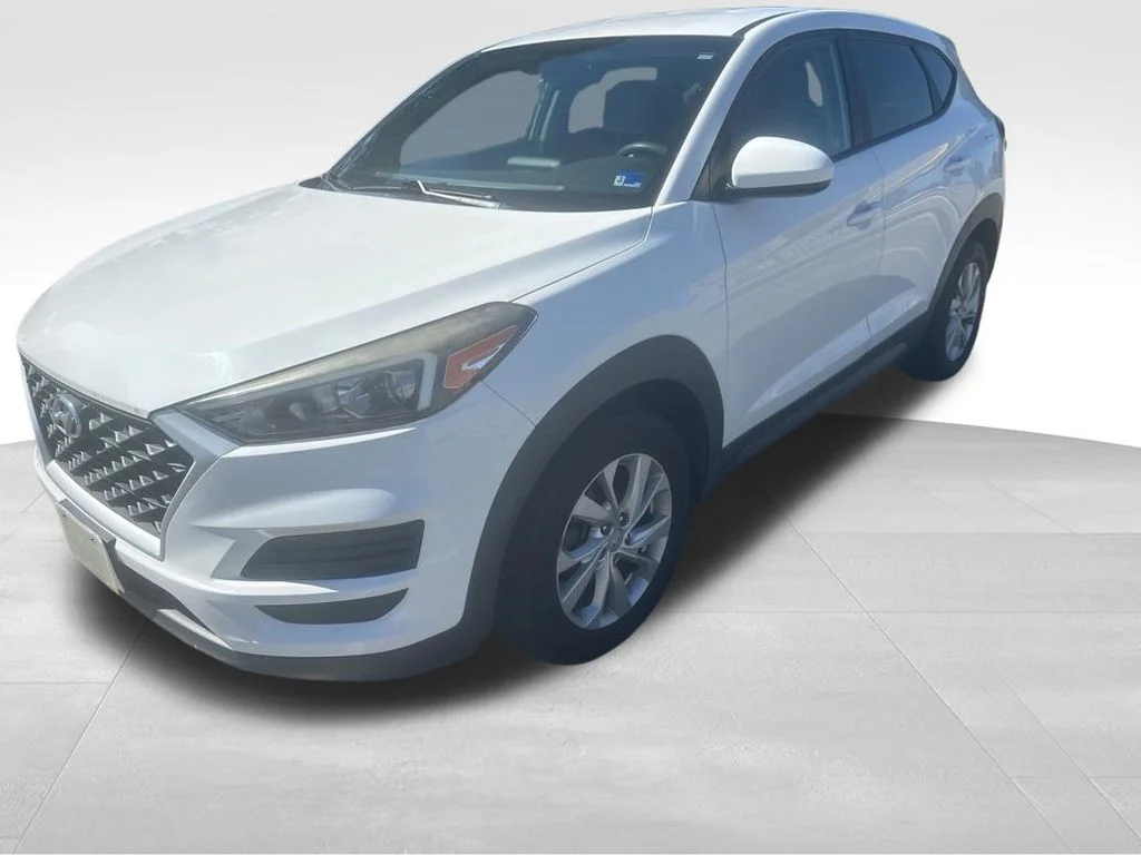 Used 2019 White Hyundai SE image 7