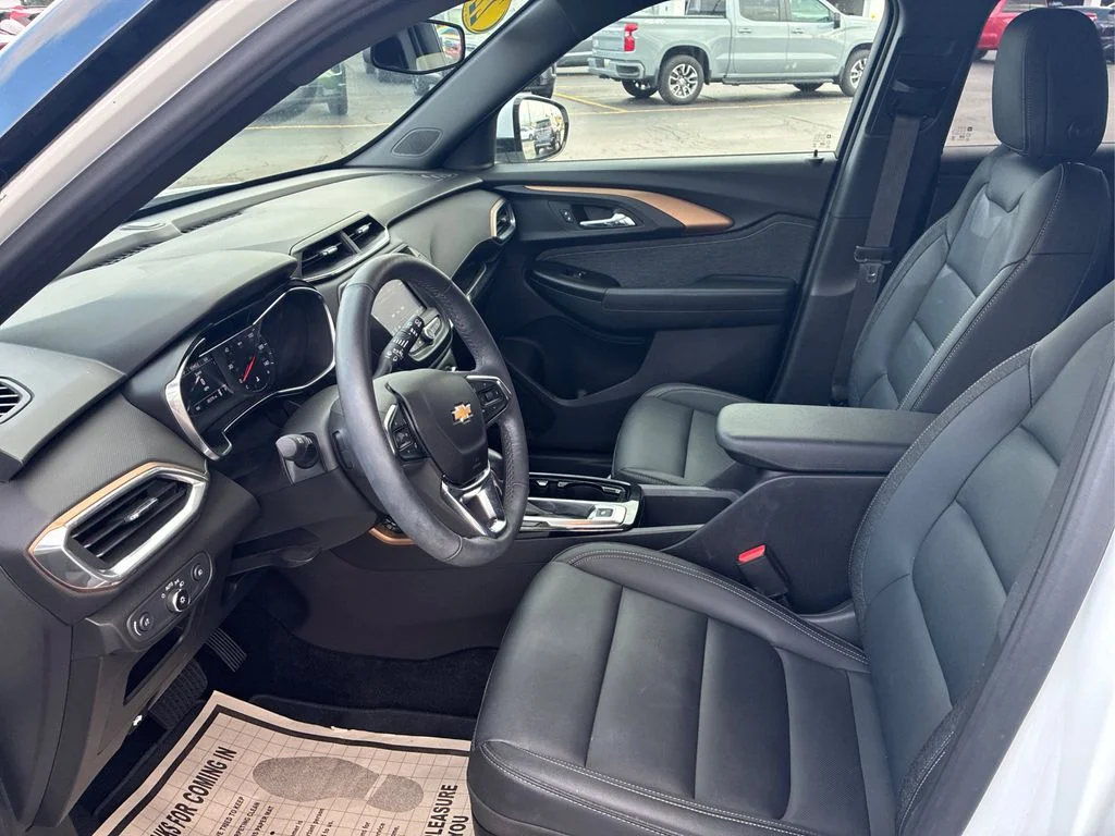 Used 2022 Summit White Chevrolet ACTIV image 19