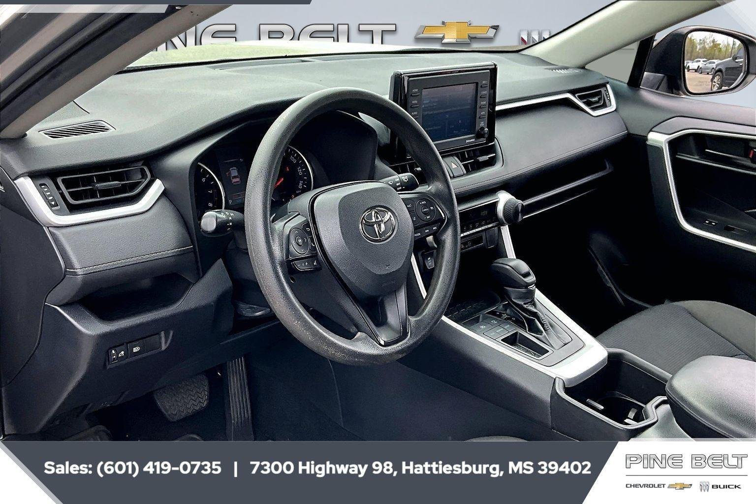 2022 Toyota RAV4 LE - Photo 12