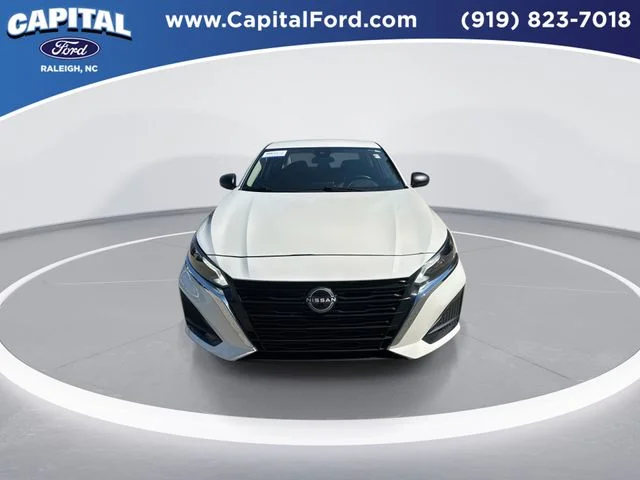 Used 2025 White Nissan 2.5 SV image 3