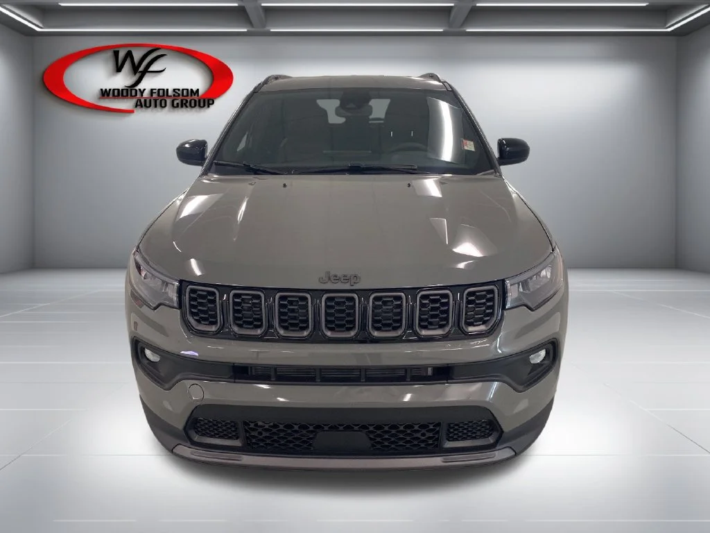 New 2027 Gray Jeep Latitude image 3