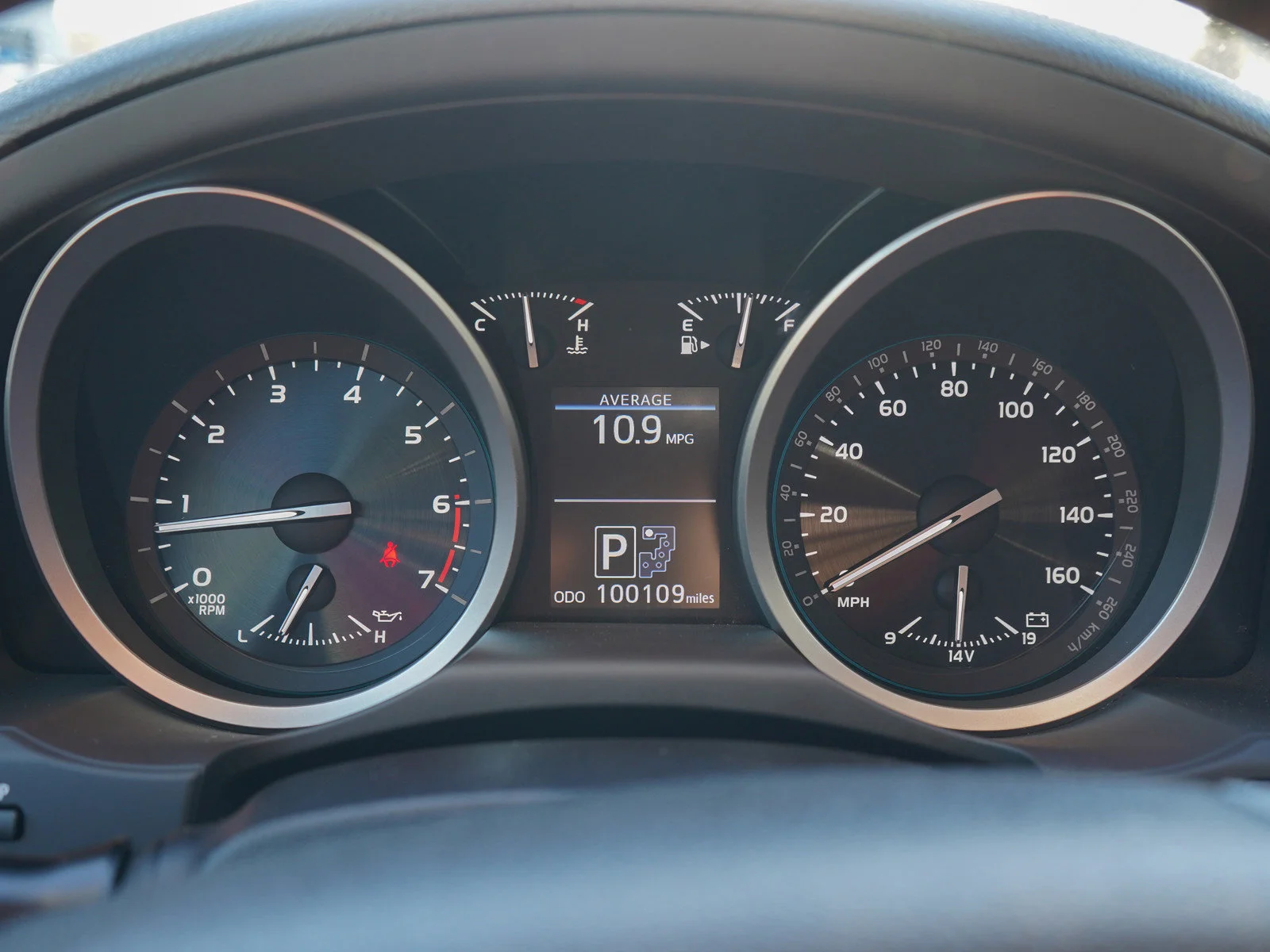 Used 2015 Classic Silver Metallic Toyota Base image 25