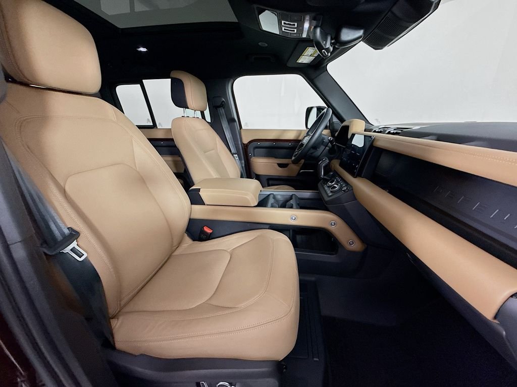 New 2025 Sedona Red Land Rover S image 24