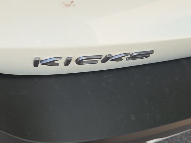 New 2026 Aspen White TriCoat / Super Black Two-tone Nissan SV image 5