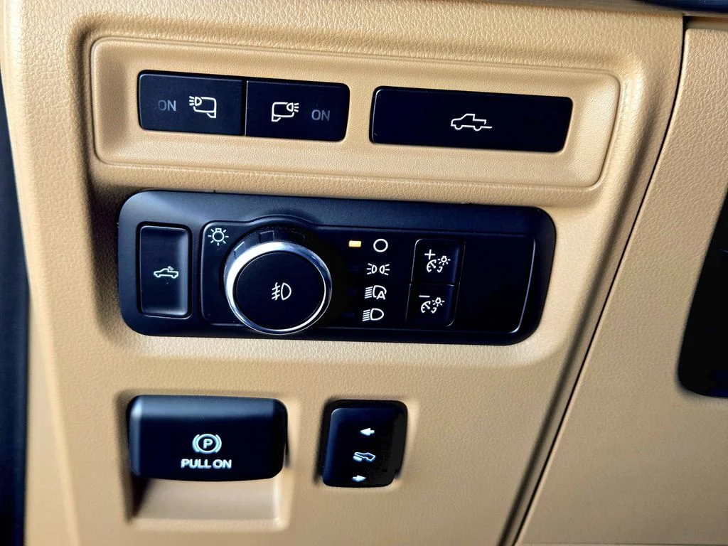 Used 2021  Ford Lariat image 25