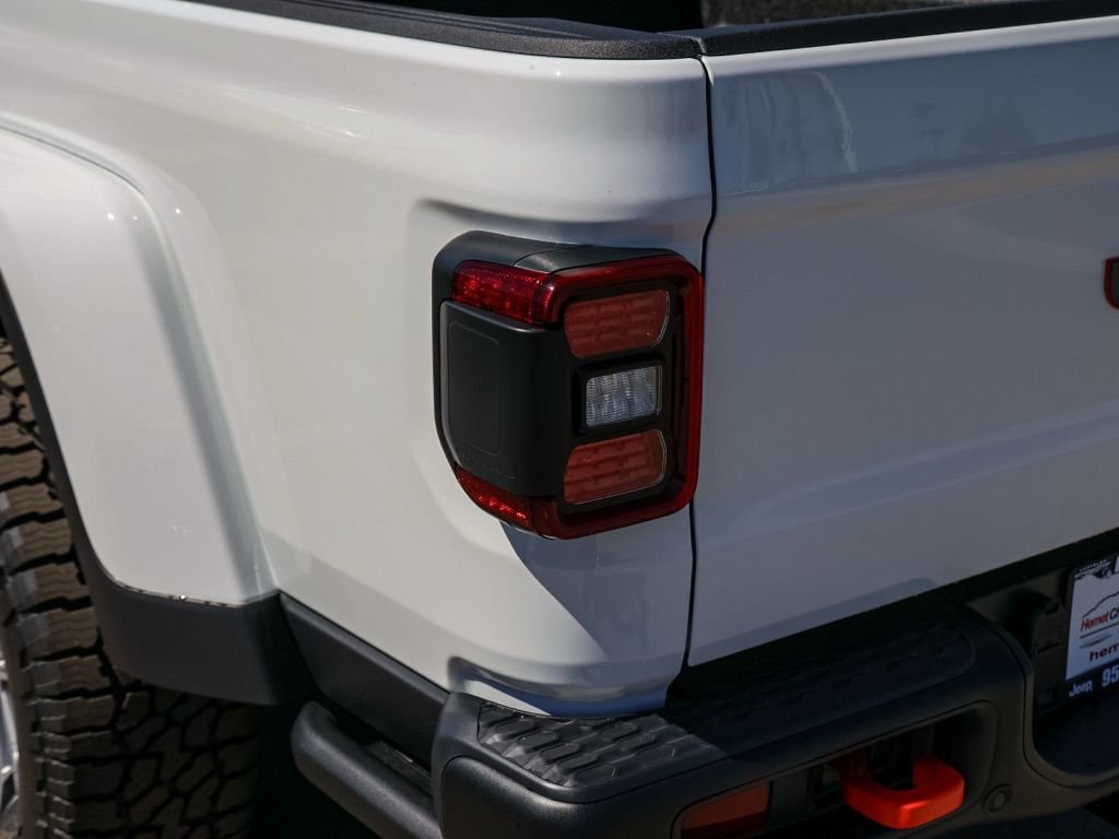 New 2026 Bright White Clear-Coat Exterior Paint Jeep Mojave image 6