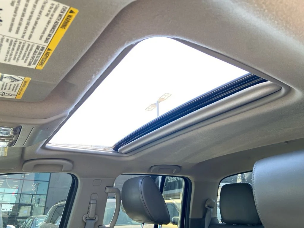 Used 2013 Silver Nissan SL image 17