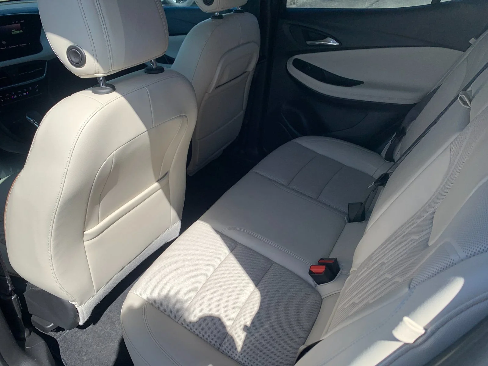 Used 2024 White Frost Tricoat Buick Avenir image 13