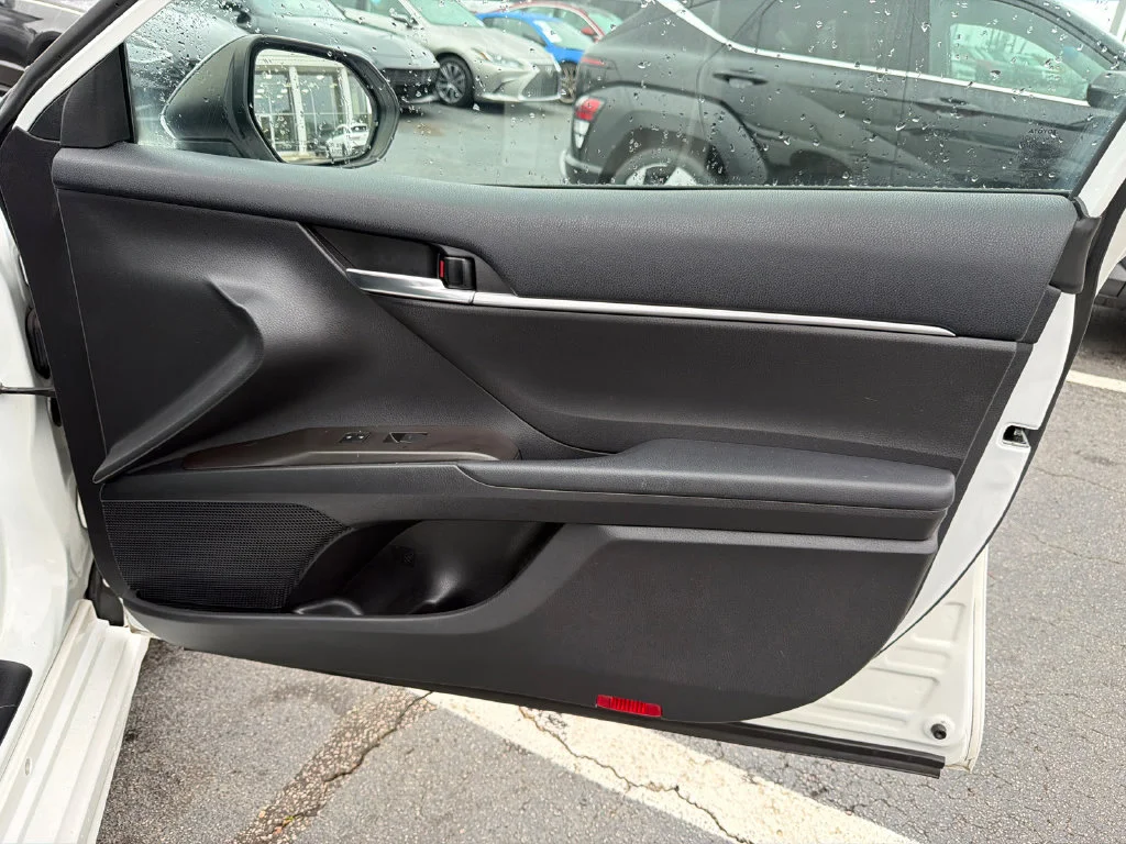 Used 2022 White Toyota SE Nightshade image 14