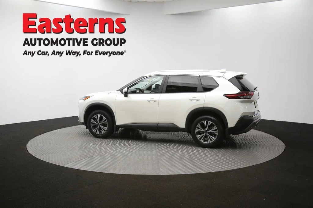 Used 2022 White Nissan SV image 63