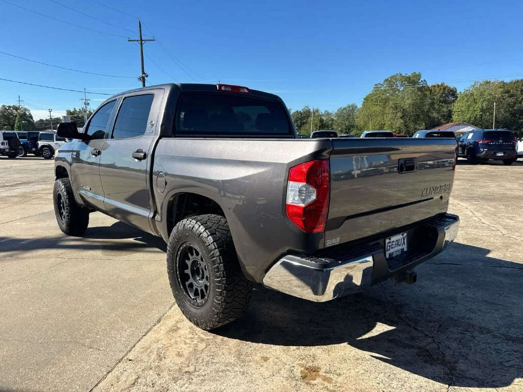 Used 2015 Gray Toyota SR5 image 11