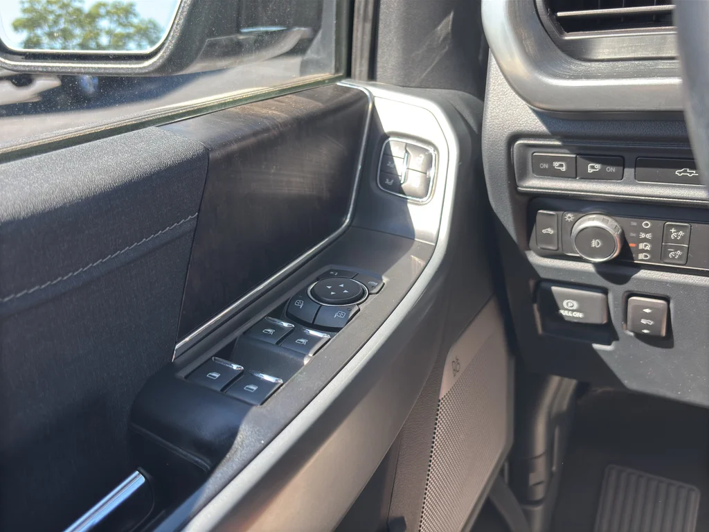 Used 2022 Agate Black Metallic Ford LARIAT image 15