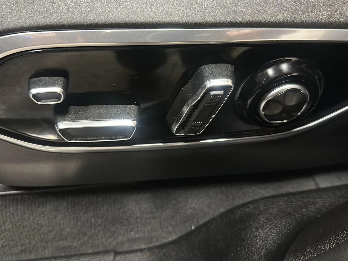 Used 2023 Bright White Clearcoat Jeep Summit image 16