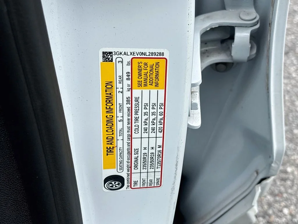 Used 2022 White GMC Denali image 35