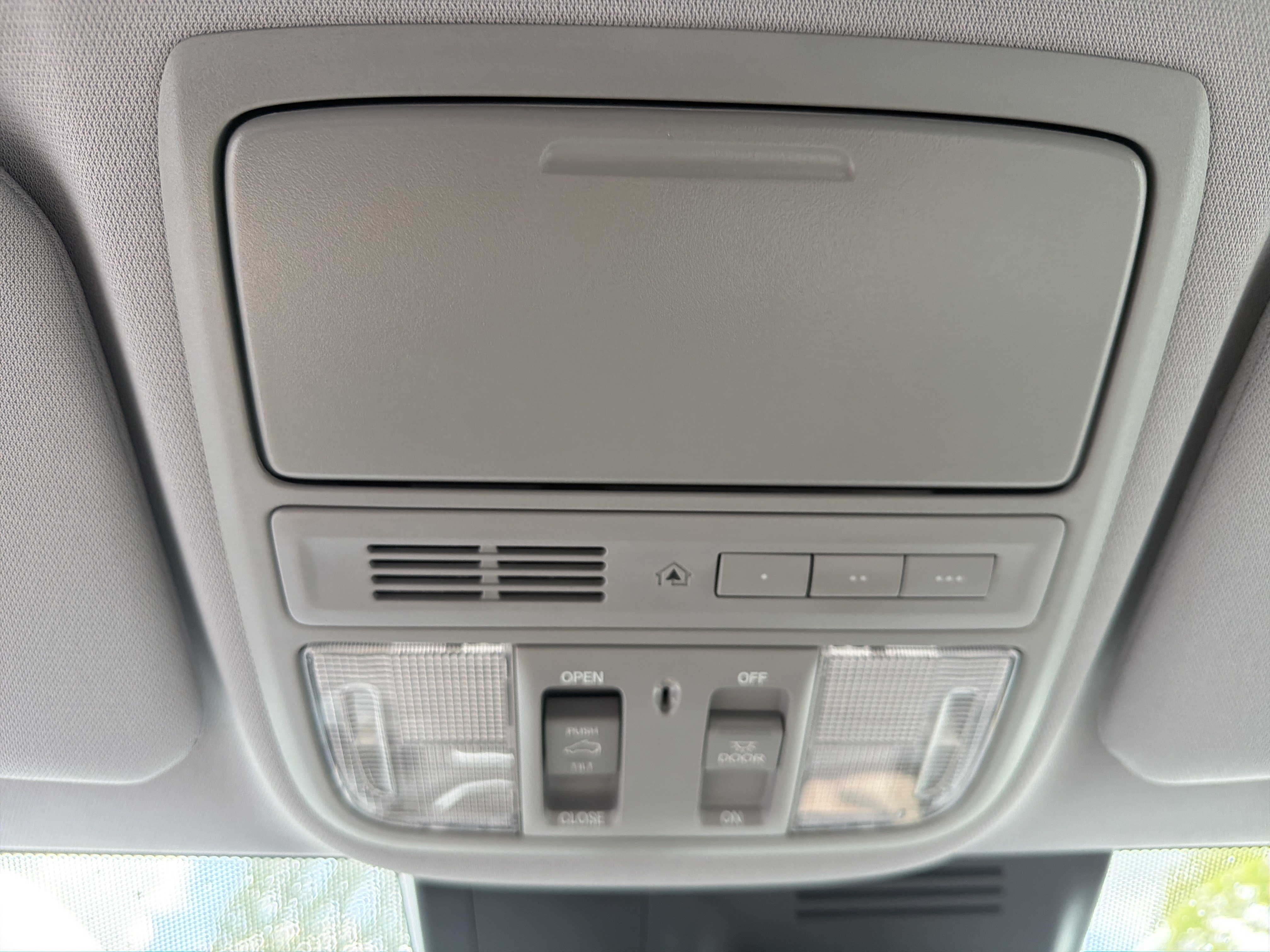 Used 2018 Gunmetal Metallic Honda Touring image 19