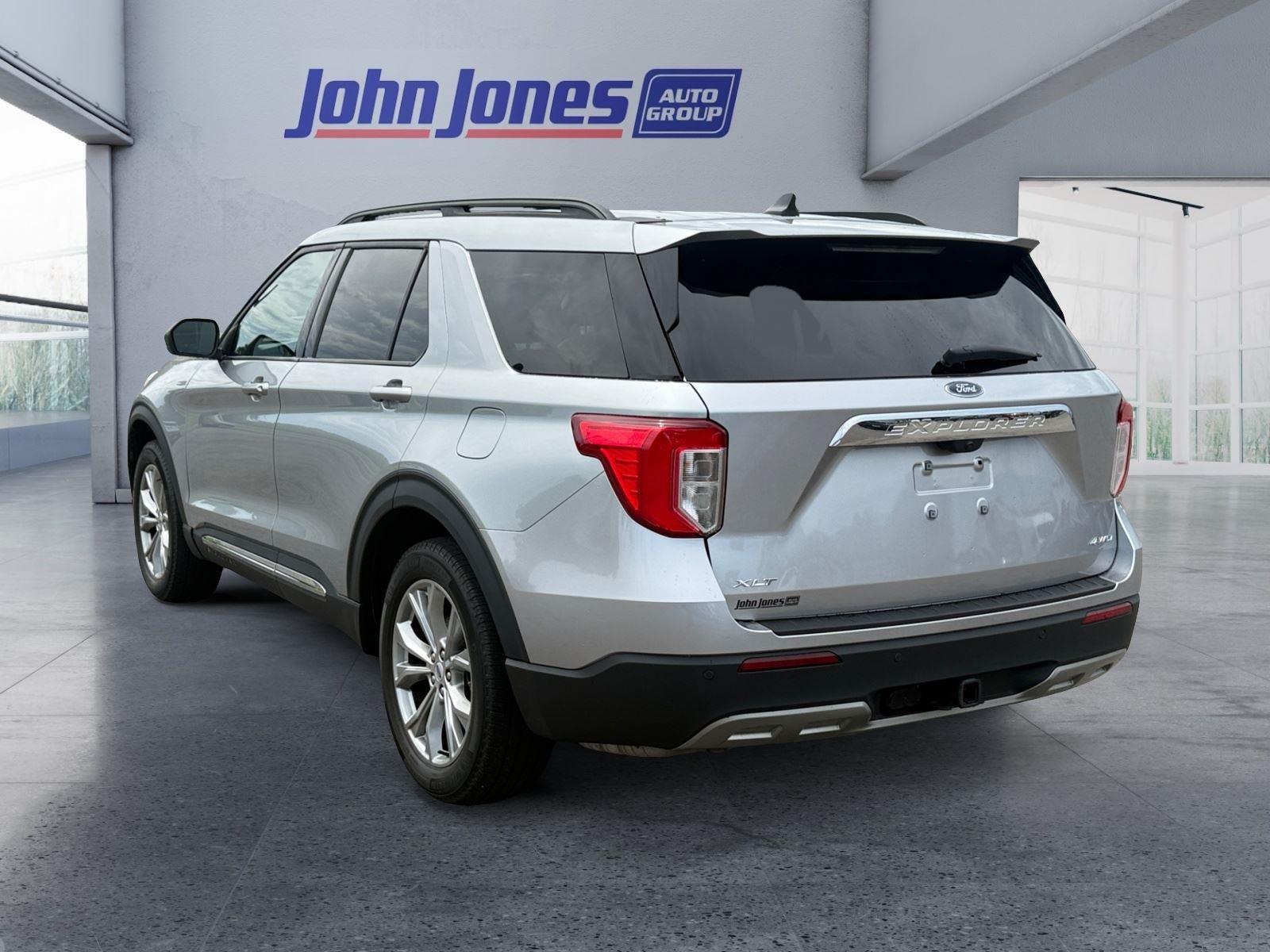 Used 2023 Iconic Silver Ford XLT image 3