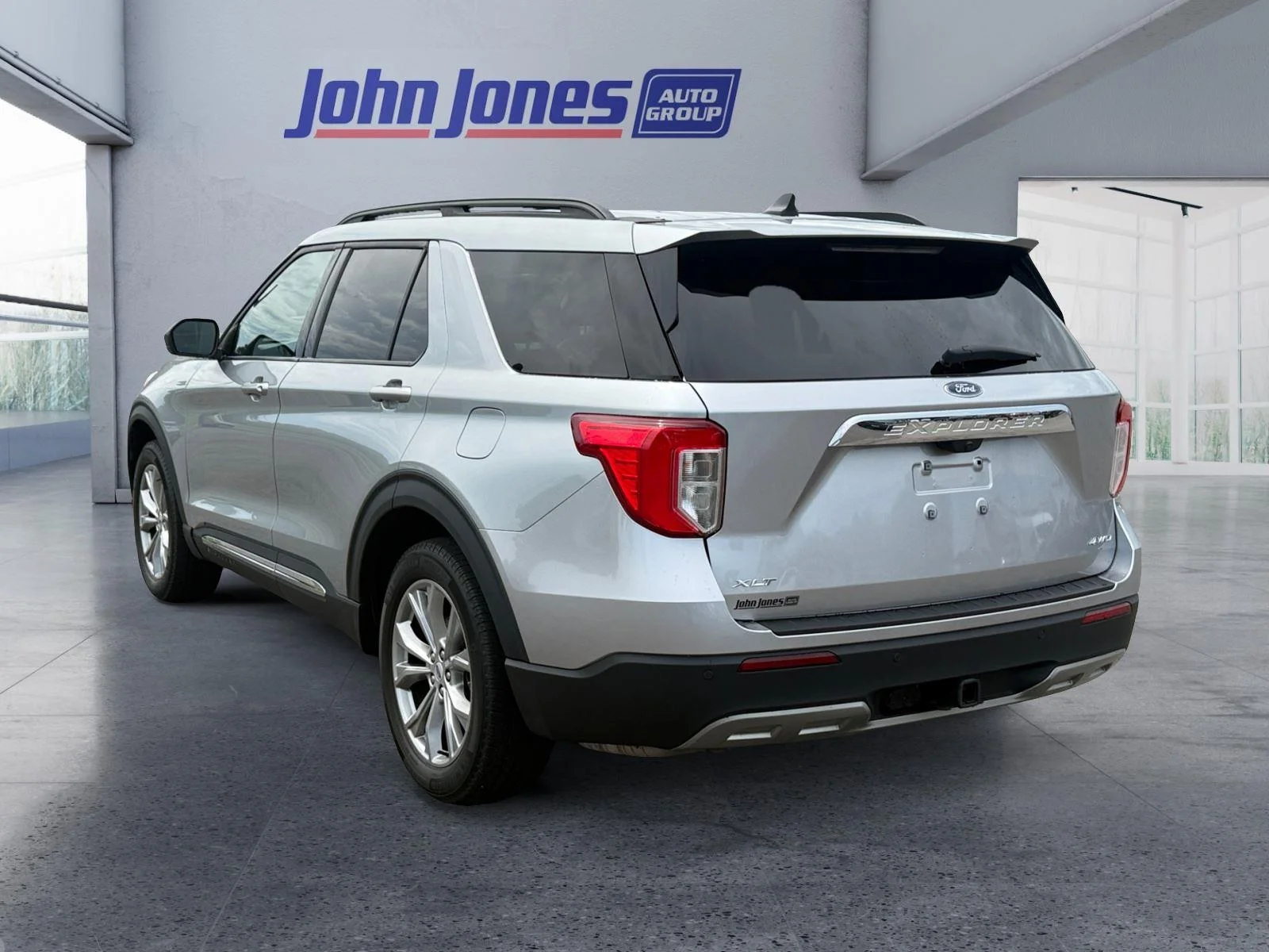 Used 2023 Iconic Silver Ford XLT image 3
