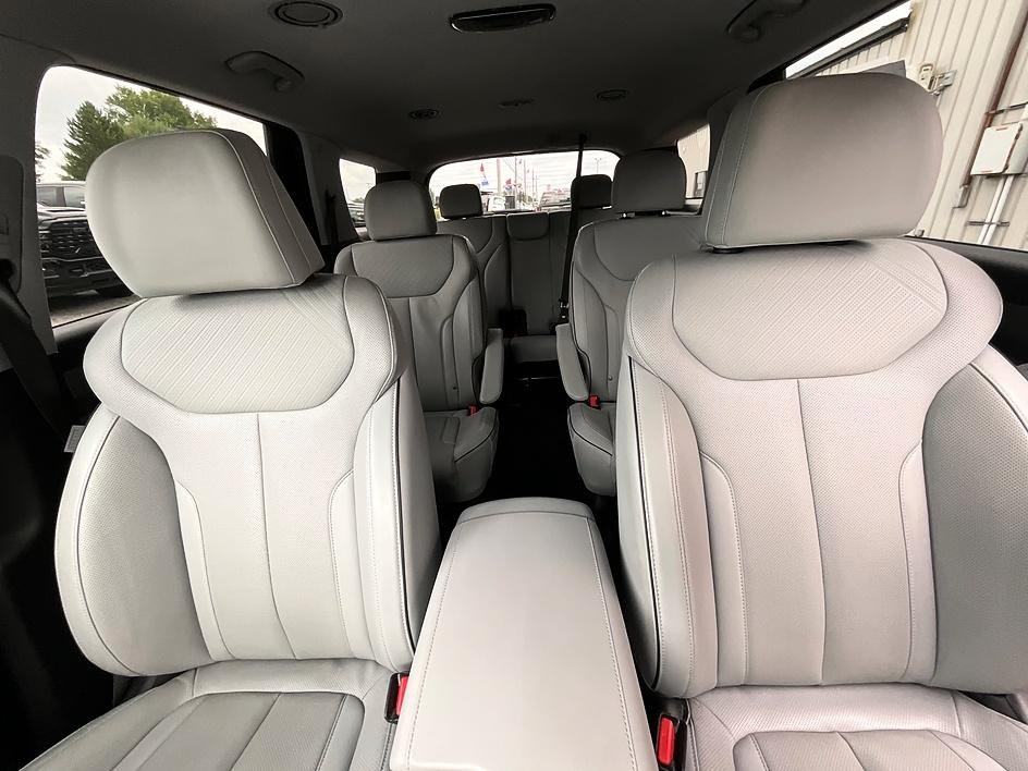 Used 2023 White Hyundai SEL image 36