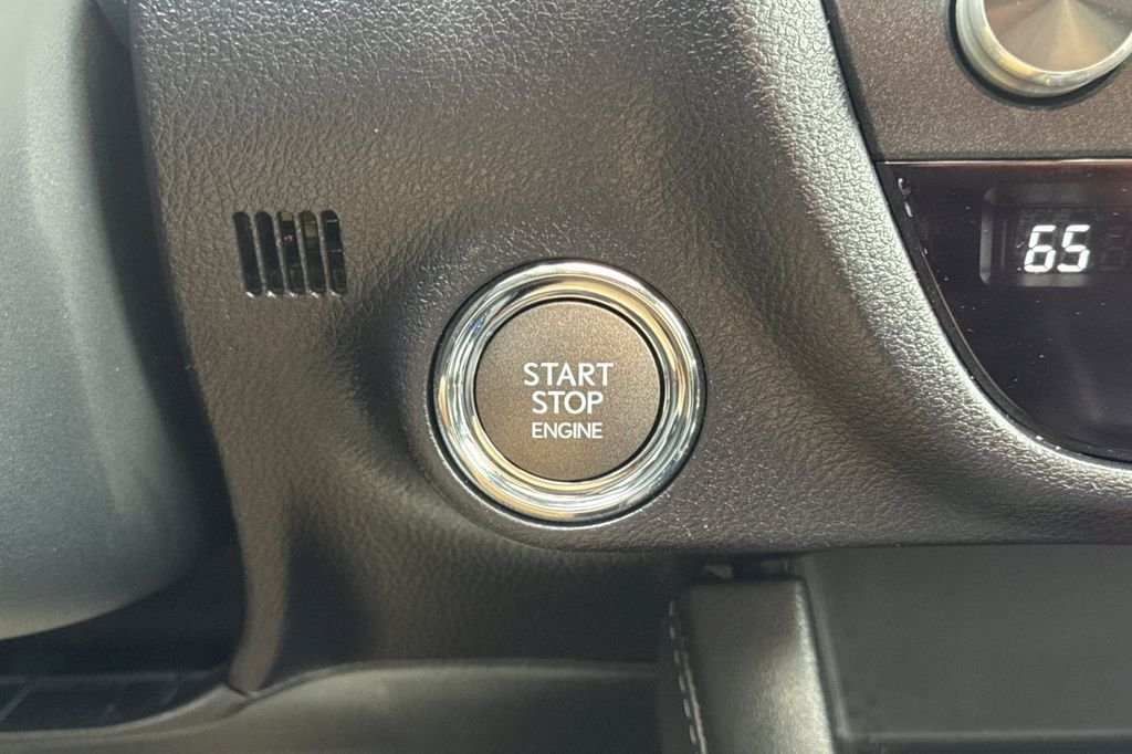 Used 2019 White Lexus 350 image 28