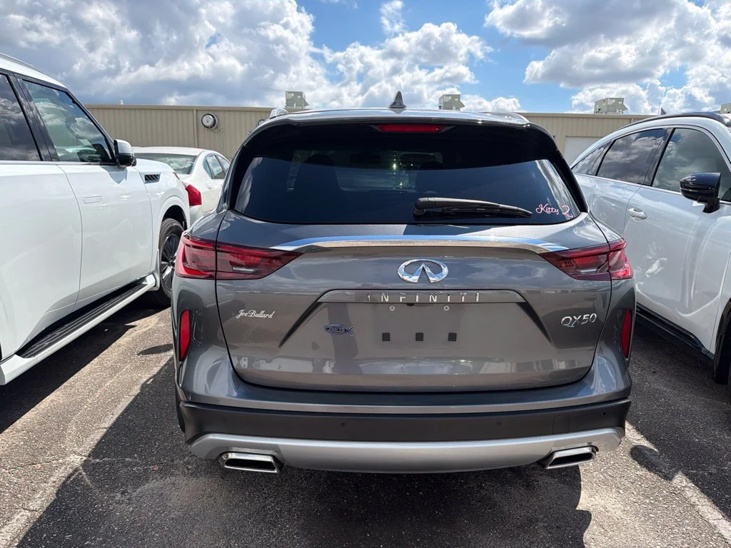 Used 2022 Graphite Shadow INFINITI LUXE image 7