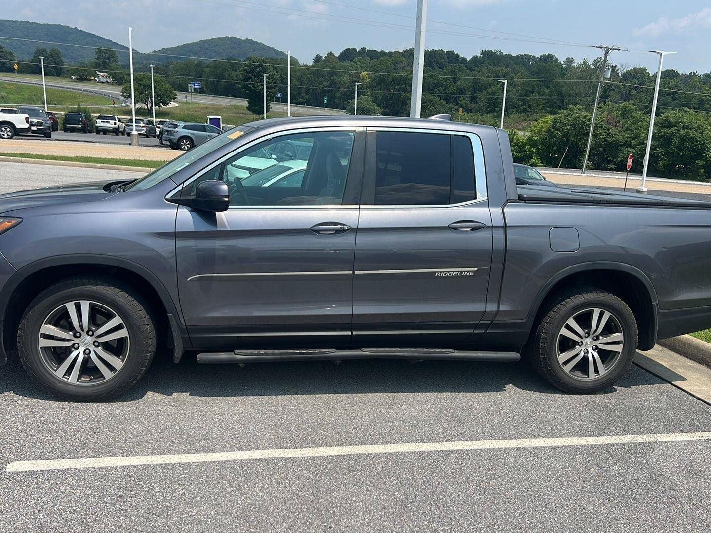 Used 2019 Modern Steel Metallic Honda RTL image 2