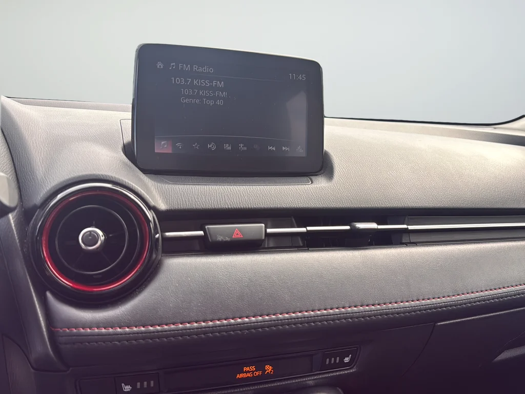 Used 2018 White Mazda Touring image 19