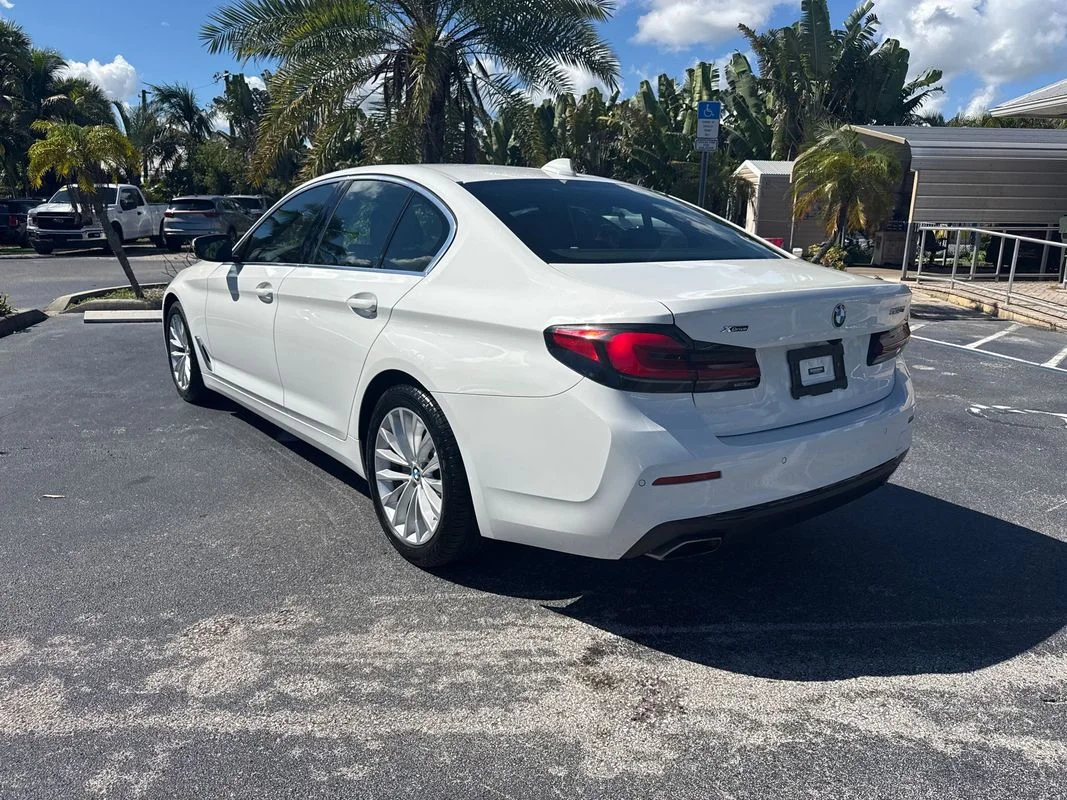 Used 2023  BMW i xDrive image 3