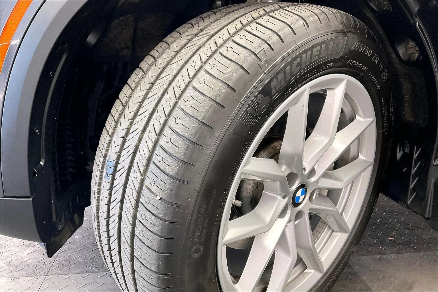 Used 2021 Arctic Gray Metallic BMW xDrive40i image 33