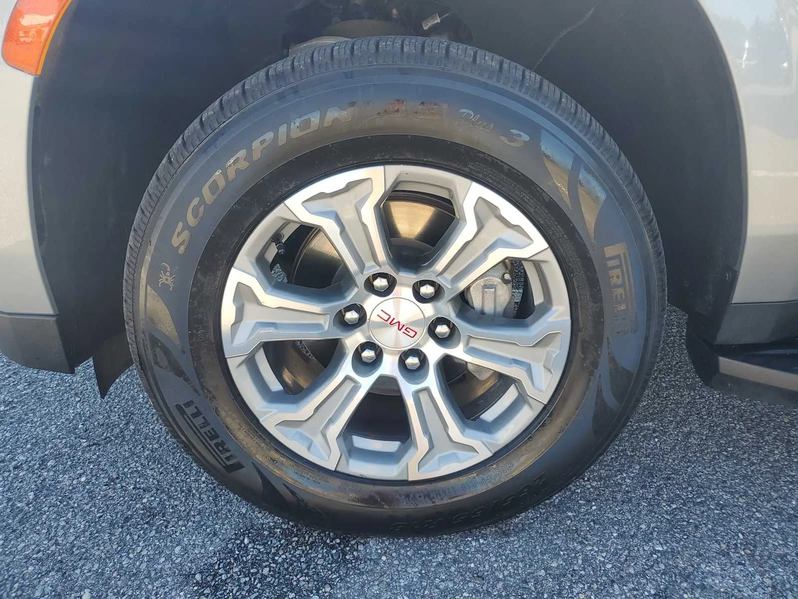 Used 2024 Sterling Metallic GMC SLE image 15