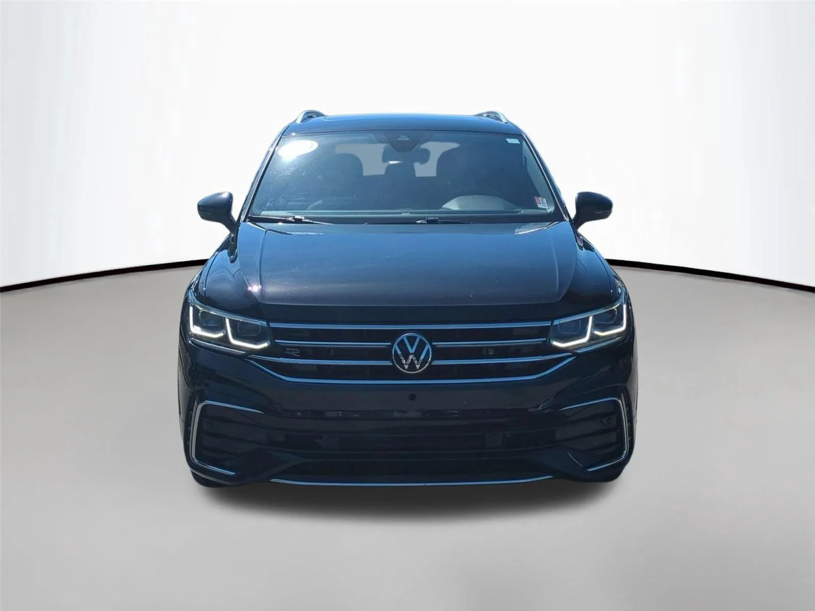 Used 2023  Volkswagen SEL R-Line image 8