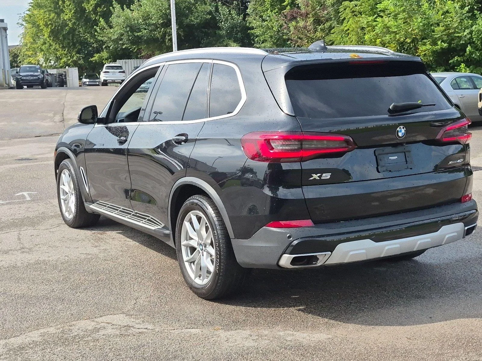 Used 2021 Black Sapphire Metallic BMW xDrive40i image 3