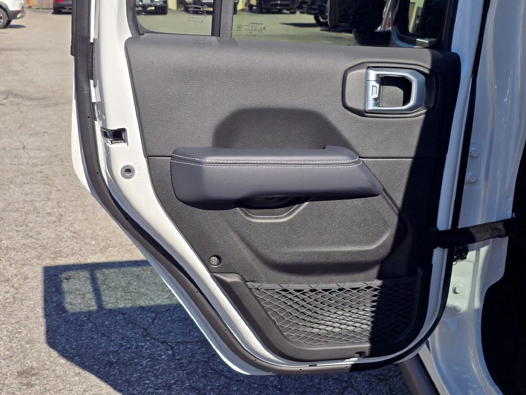 New 2026 White Jeep Rubicon image 38