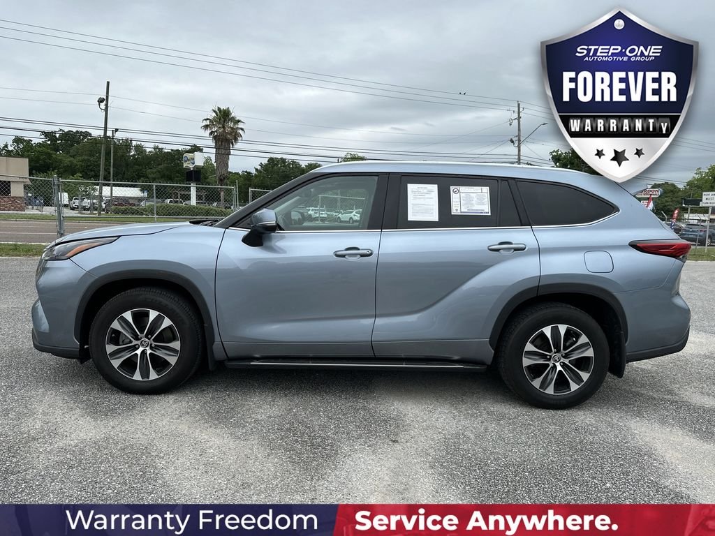 Used 2022  Toyota XLE image 4