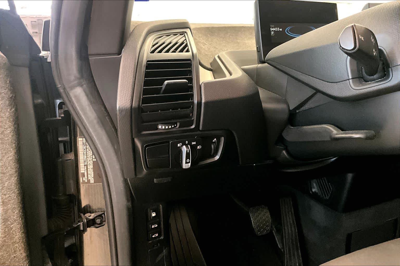 Used 2017 Platinum Silver w/BMW i Frozen Blue Accent BMW  image 27