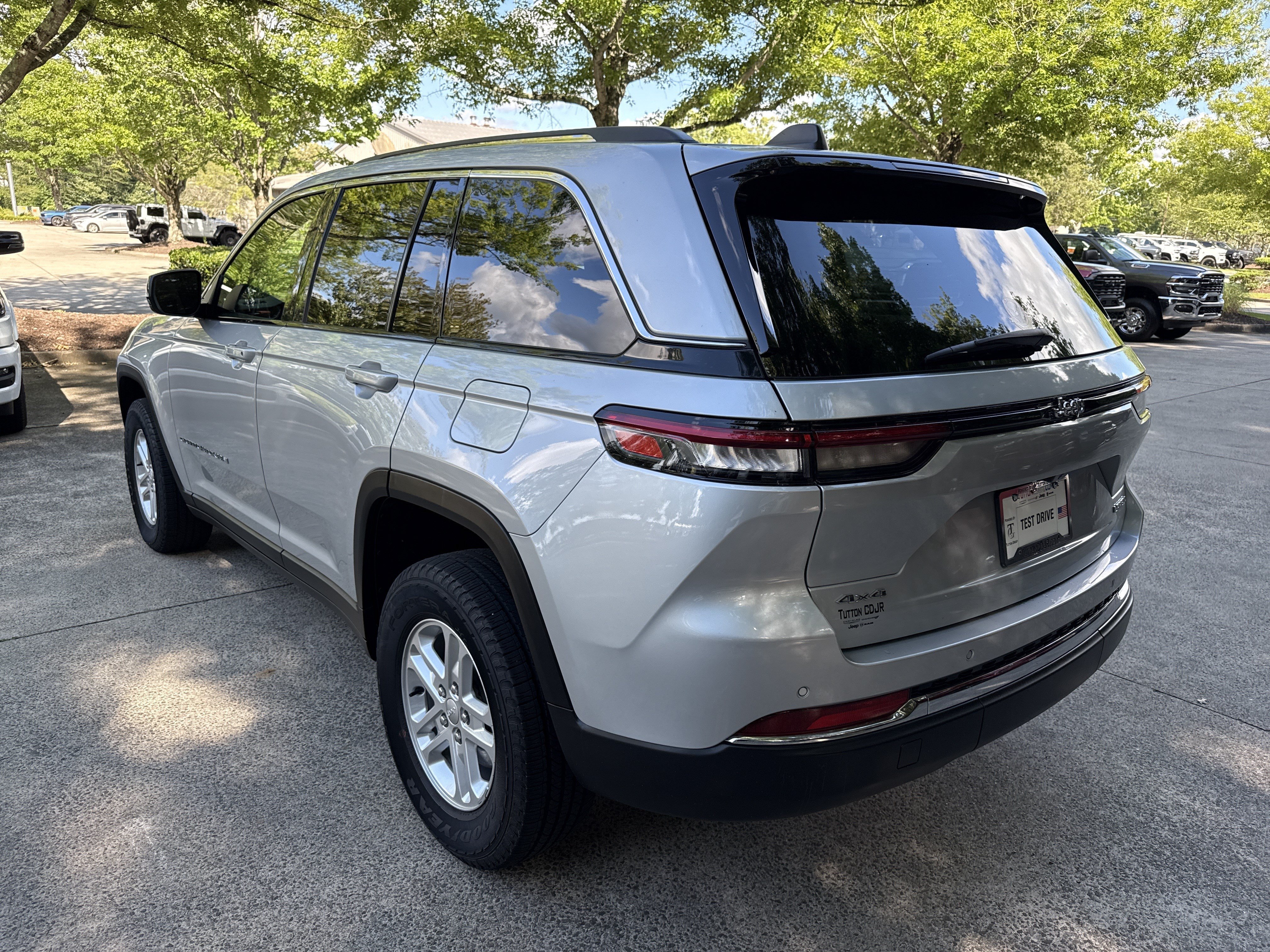 Certified Used 2023 Silver Zynith Jeep Laredo image 5