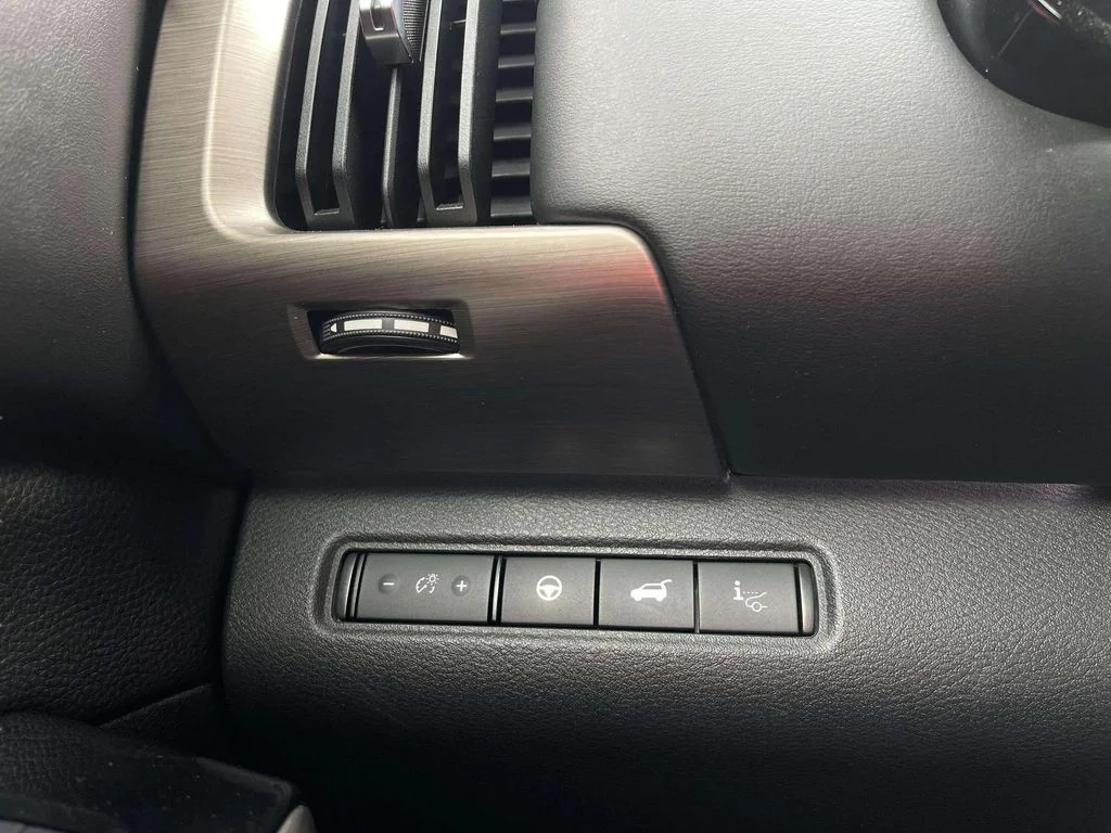 Used 2022 Super Black Nissan Platinum image 18