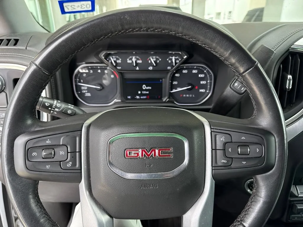 Certified Used 2022 White Frost Tricoat GMC SLT image 6