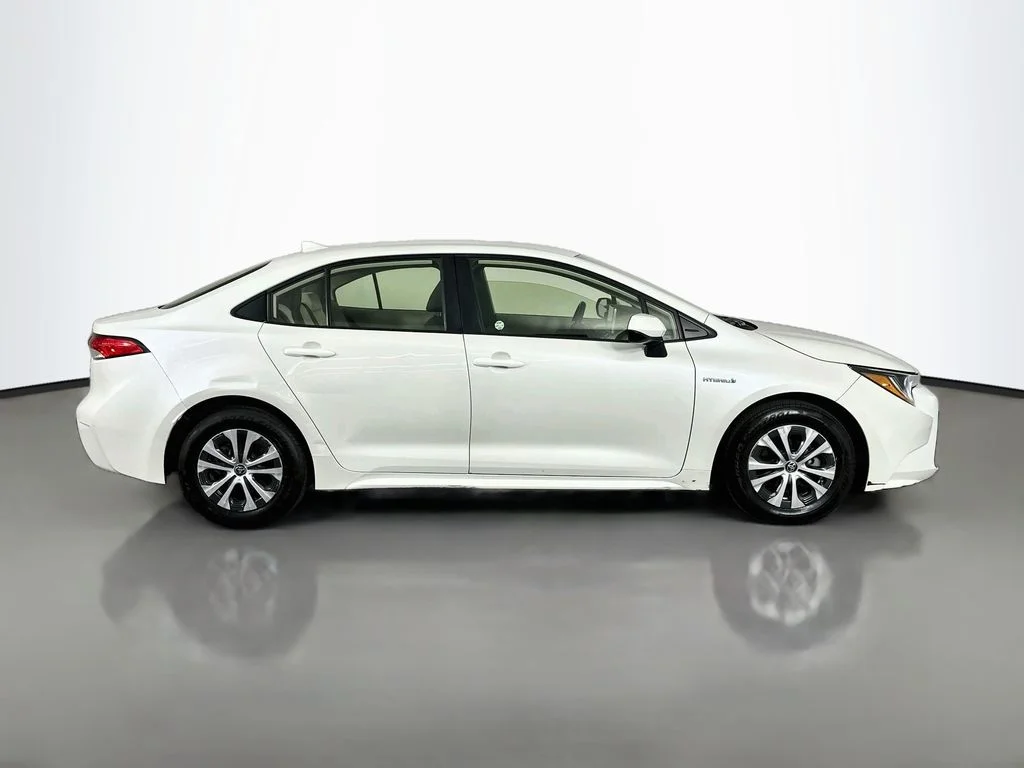 Used 2021 Blizzard Pearl Toyota LE image 9