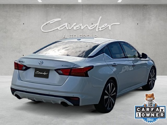 Used 2019 White Nissan 2.5 Platinum image 16