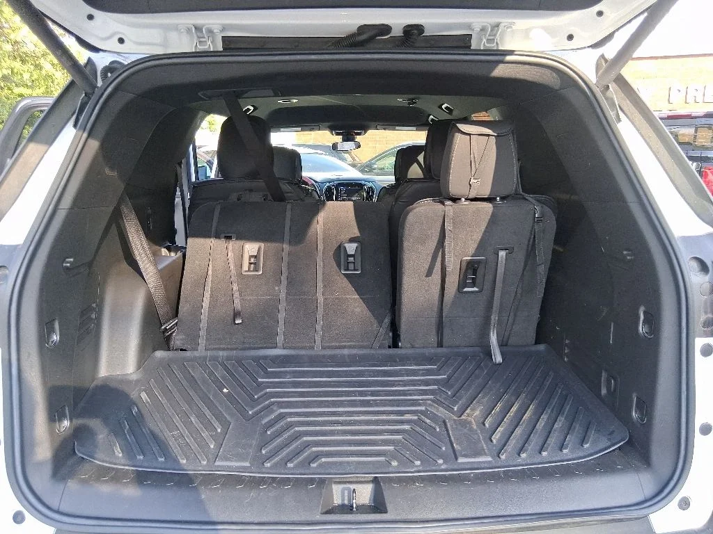 Used 2022 White Chevrolet LT image 16