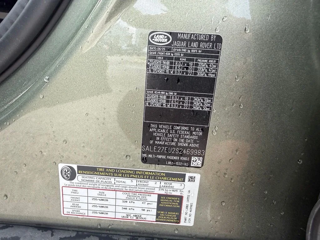 Used 2025 Green Land Rover X-Dynamic SE image 24