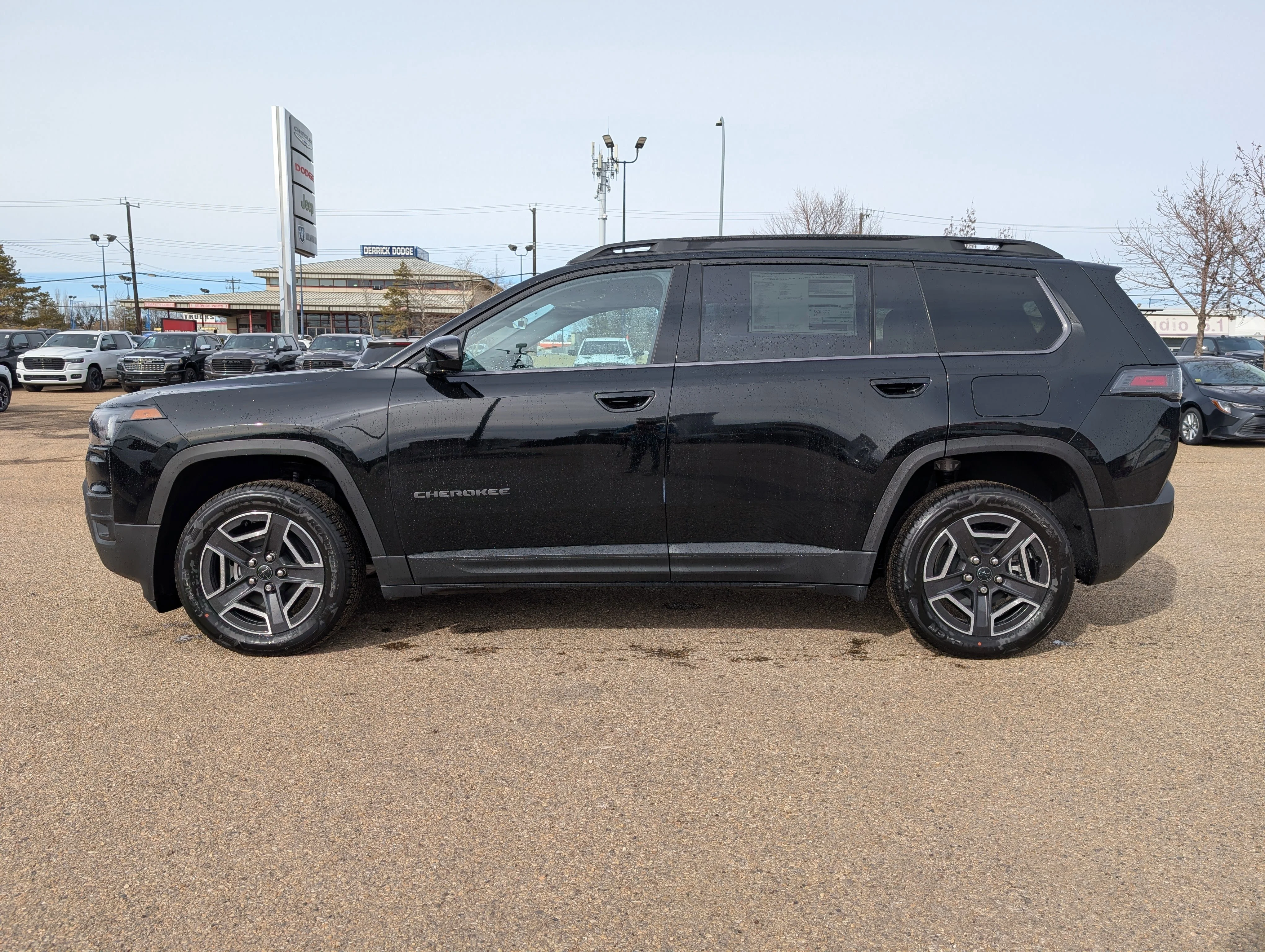 New 2026 Diamond Black Crystal Pearl Jeep Laredo image 3