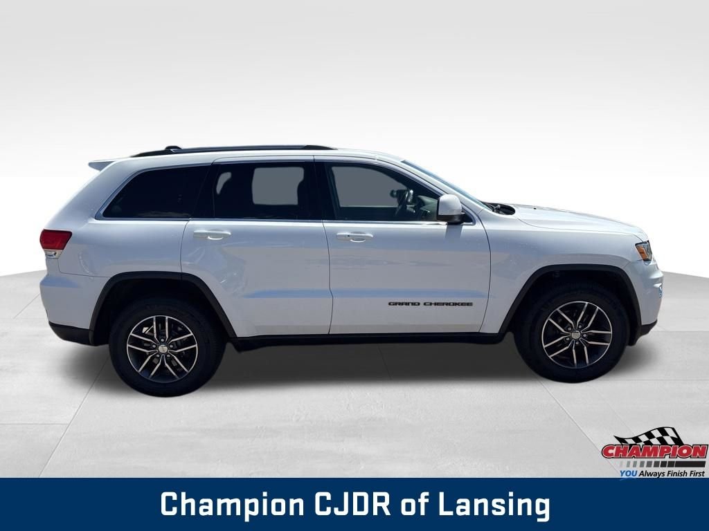 Used 2018 Bright White Clearcoat Jeep Laredo E image 9