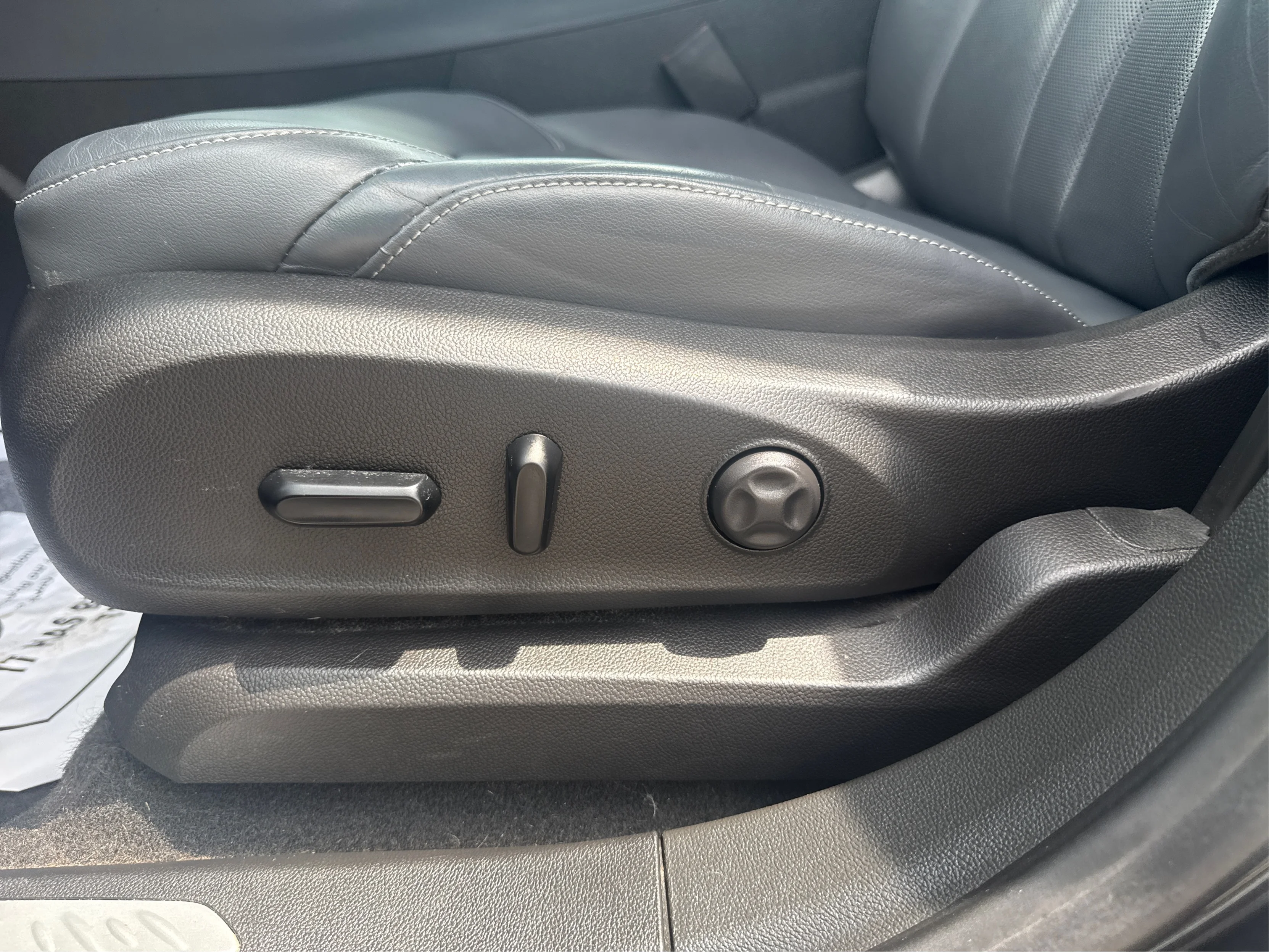 Used 2019 Black Buick AWD Essence image 19