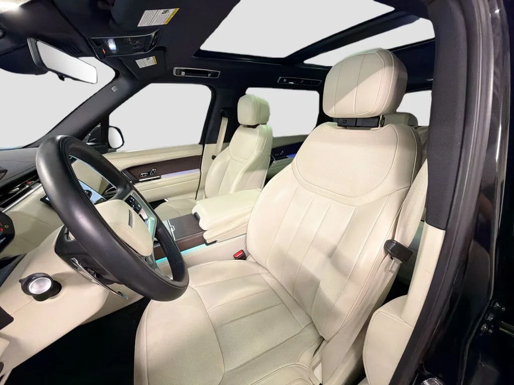 Used 2025 Black Land Rover SE image 5