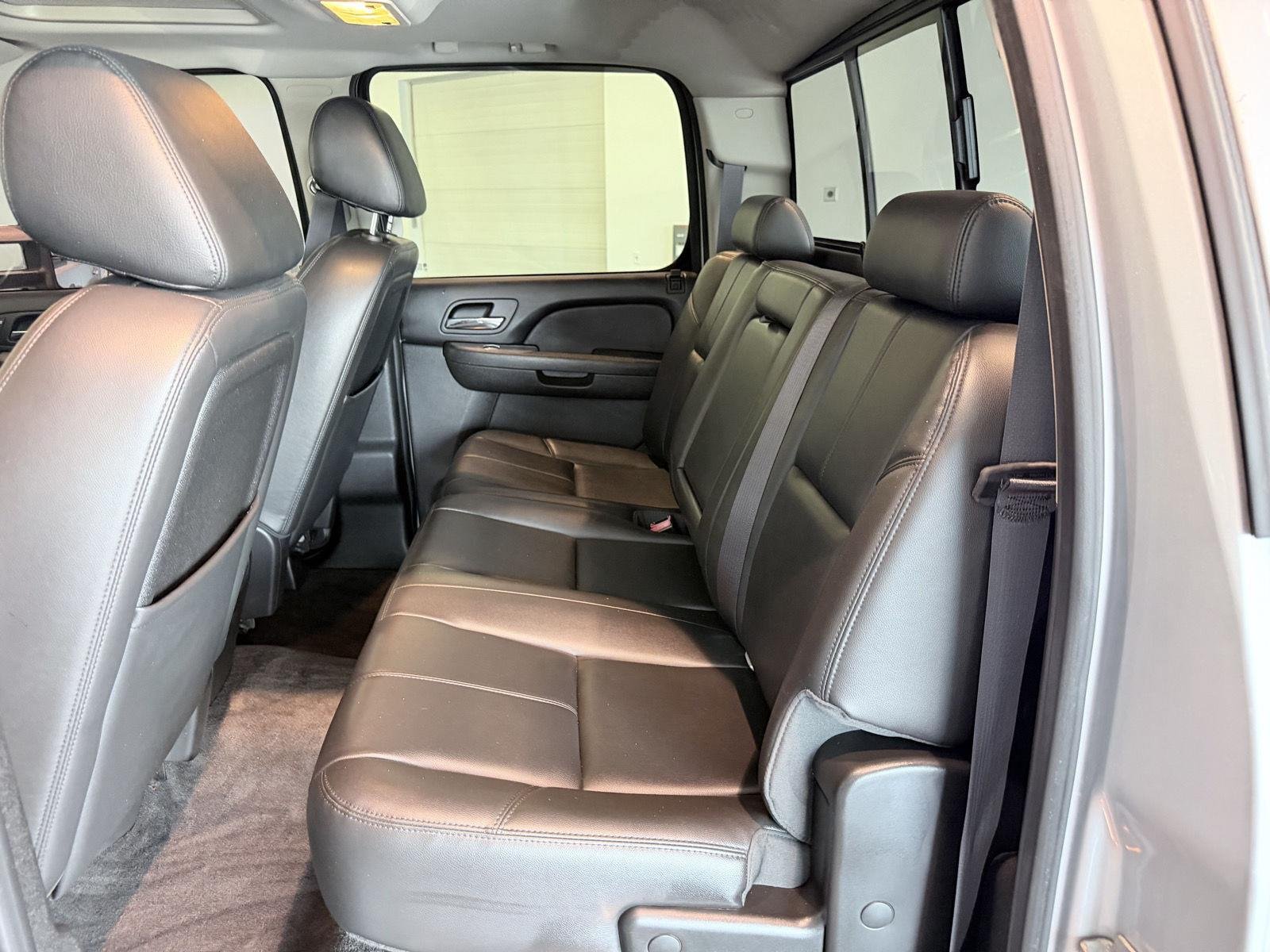 Used 2014 Silver Ice Metallic Chevrolet LTZ image 23