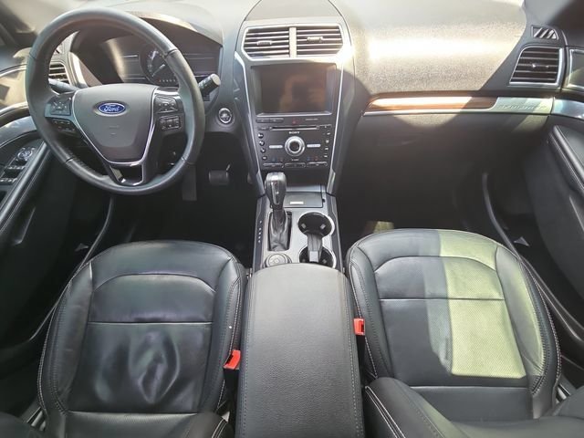 Used 2018 Gray Ford Limited image 32