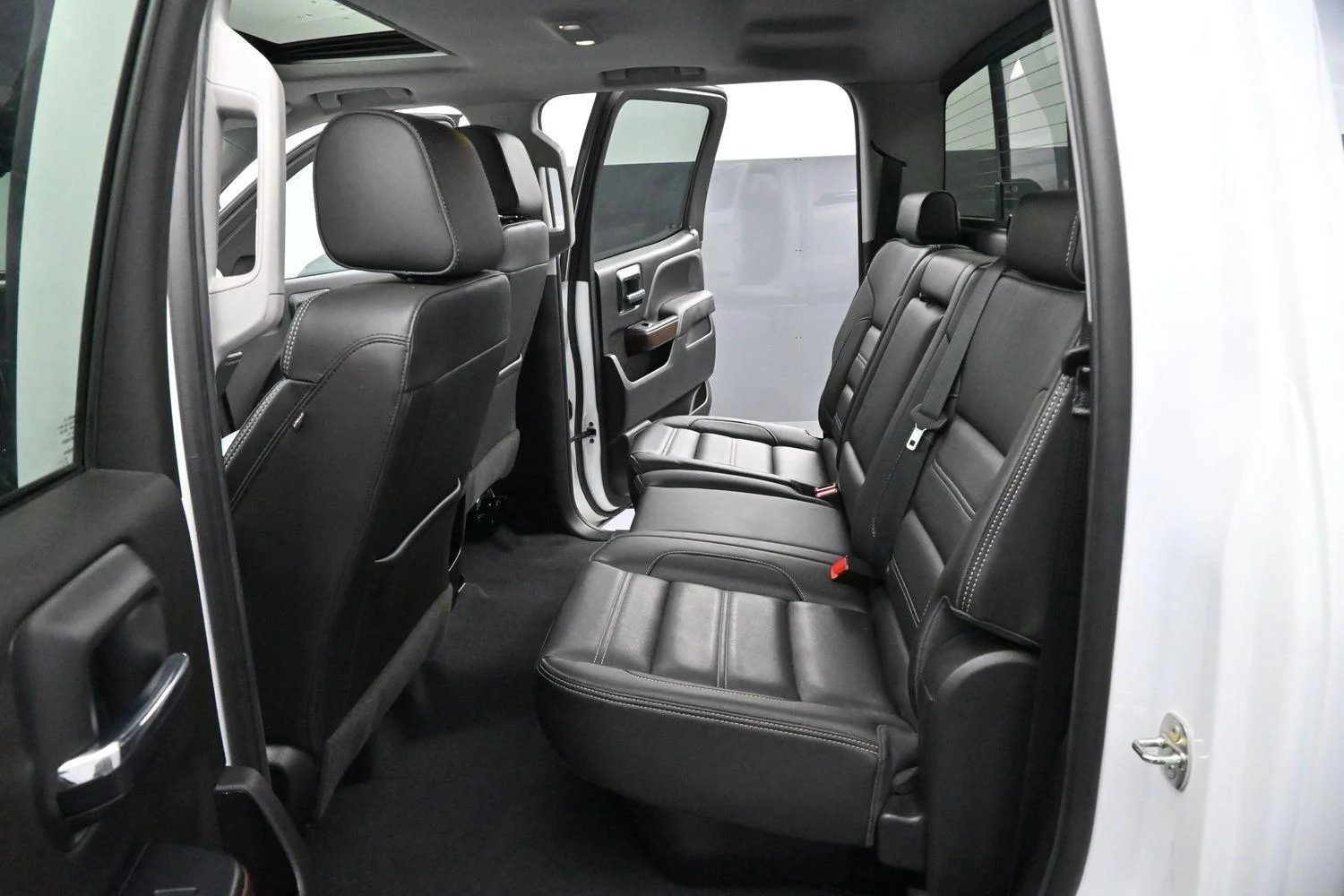 Used 2019 Summit White GMC Denali image 30